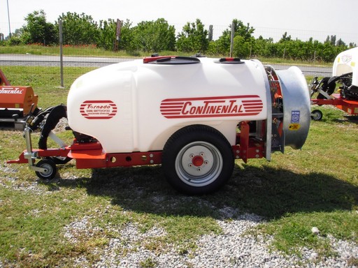 Прикачна вентилаторна пръскачка Continental Economy 600 литра